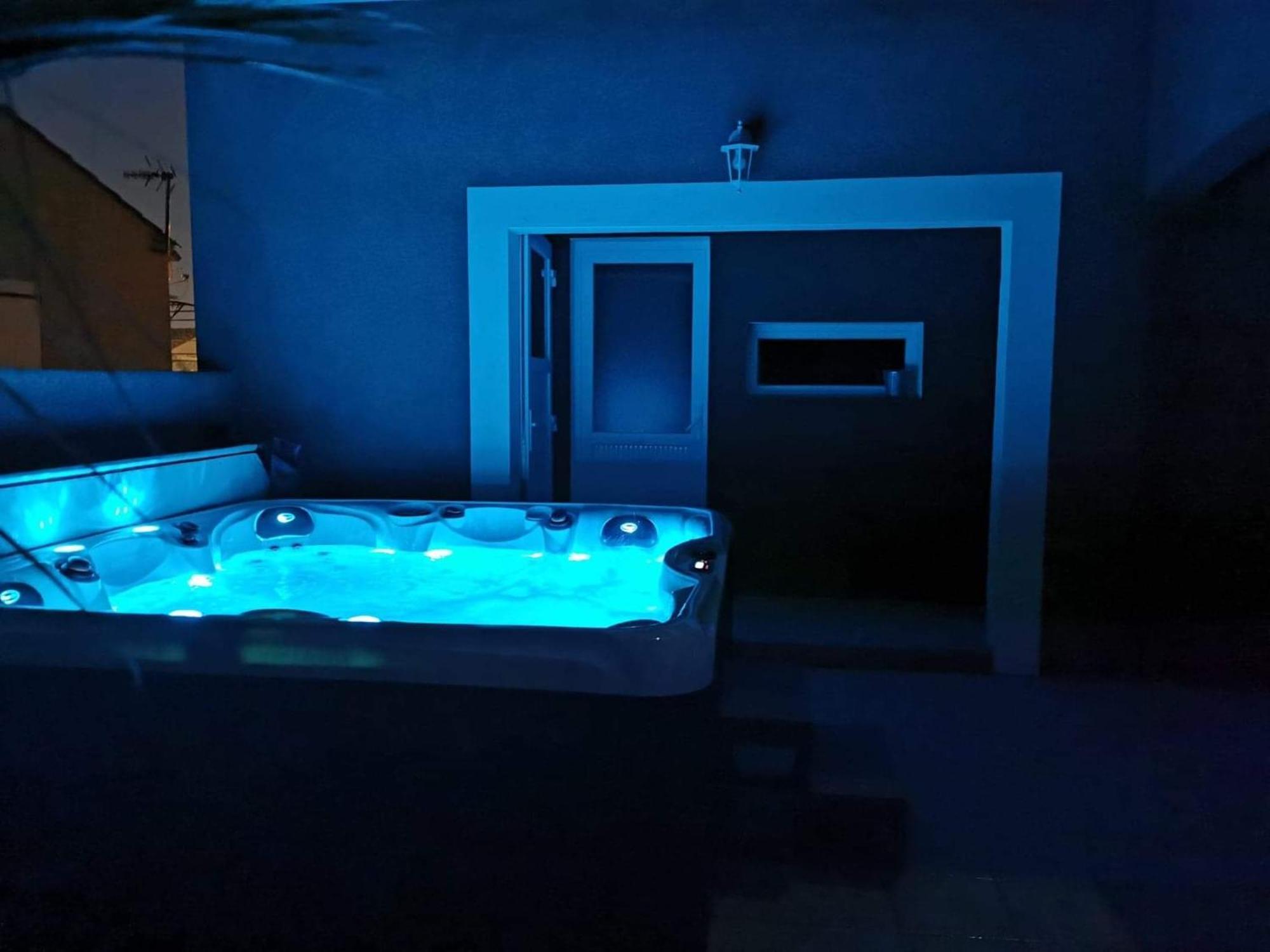 Villa Elegante A Carcassonne Avec Jardin Et Jacuzzi Exterior photo