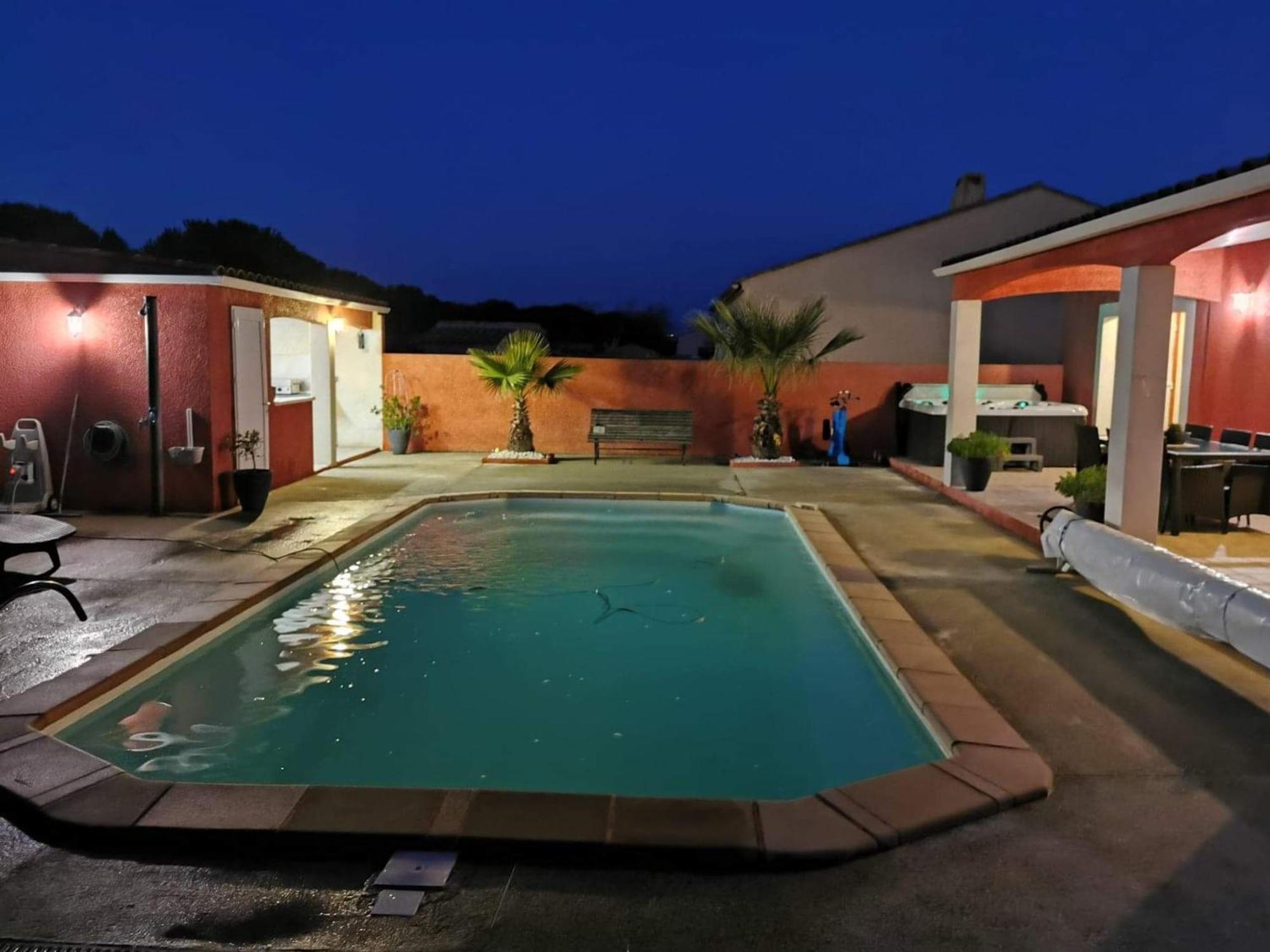 Villa Elegante A Carcassonne Avec Jardin Et Jacuzzi Exterior photo