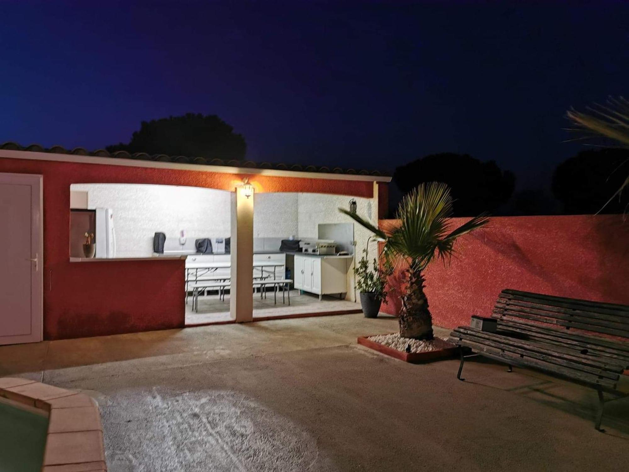 Villa Elegante A Carcassonne Avec Jardin Et Jacuzzi Exterior photo